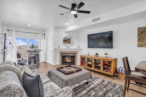 TV, fireplace