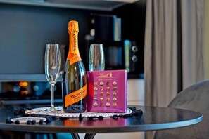 Pariskuntien ruokailu