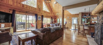 Wooded Retreat w Hot Tub, Loft, Game Room & Sauna