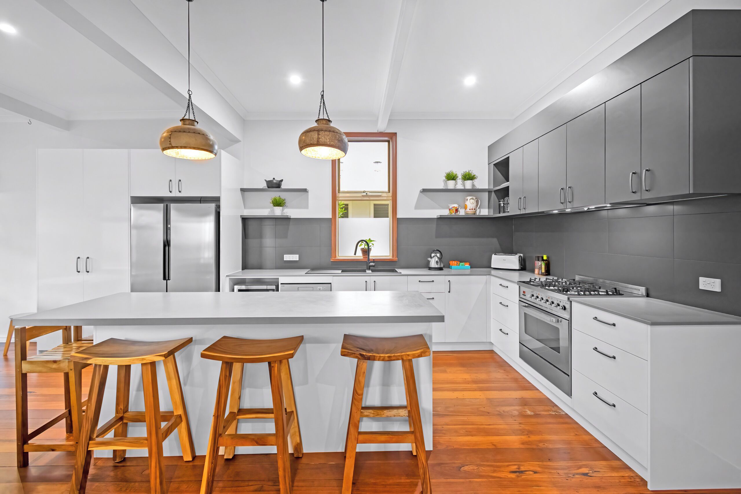 Casa familiar, vistes al jardí | Cuina privada | Cafetera i tetera, bullidora elèctrica i trona 