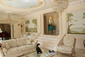 Living area - 6 bedroom master villa with 2 swimming pools (LES ISSAMBRES)