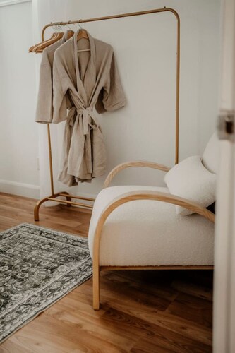 The Barrie Nook- 2 Bed-Coffee Bar-Reading Nook