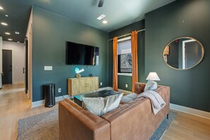 TV - Kay’s Lofts – New, 4 Side-by-Side 1BR Apartments (Nashville)