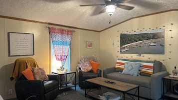 Smart TV, DVD player, books, stereo