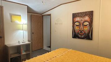 2 bedrooms, travel crib, free WiFi, bed sheets