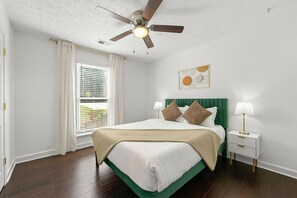 3 soverom, strykejern/-brett, wi-fi og sengetøy