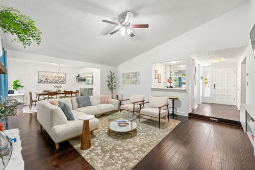 Charming 3-bedrooms ranch house, 3 mins from Pleasant Hill