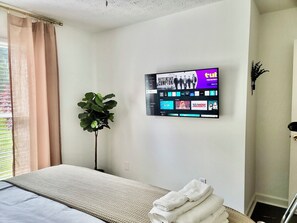 3 chambres, fer et planche à repasser, Wi-Fi, draps fournis