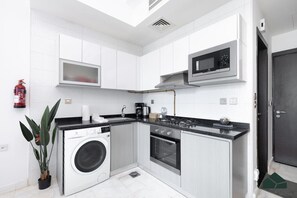 Fridge, microwave, oven, stovetop