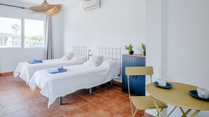 4 habitaciones, escritorio y acceso a internet 