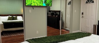 Tranquil Suite Private Bath + Entry