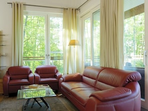 House | Living area - Holiday Apartment With 2 Bedrooms (Bad Zwischenahn)