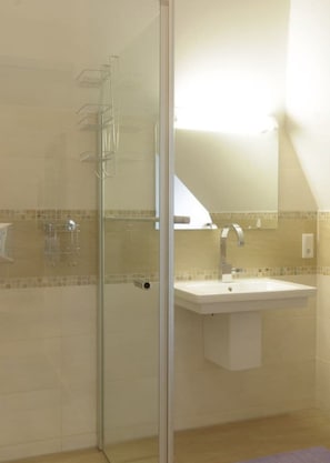 House | Bathroom - Holiday Apartment With 2 Bedrooms (Bad Zwischenahn)
