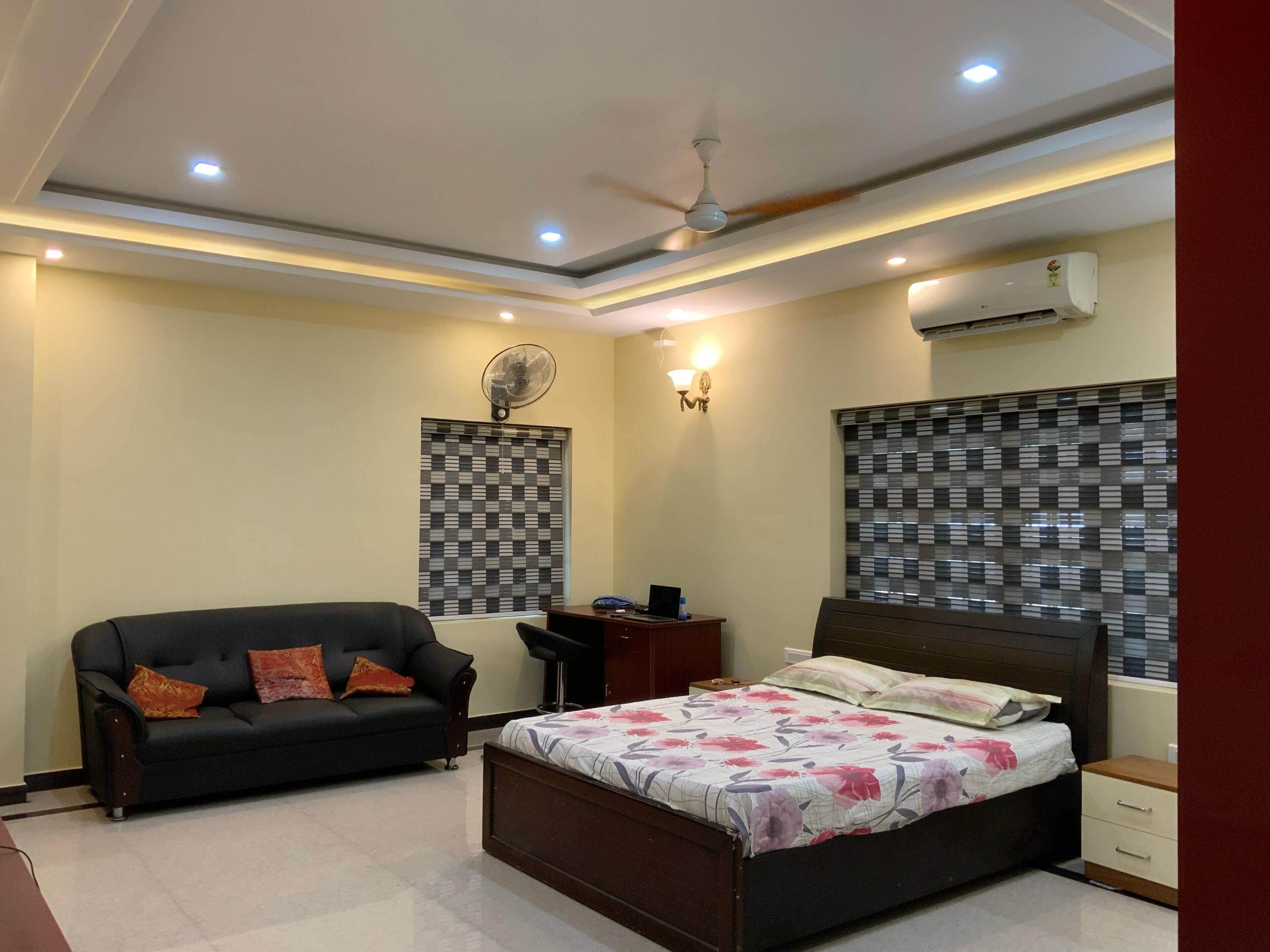 3 bedrooms, iron/ironing board, WiFi, bed sheets