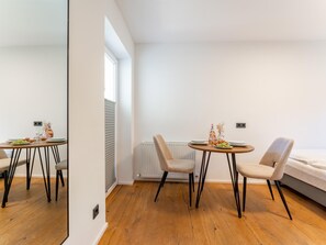 Dining - Comfortable studio on the edge of the village (Dienten)