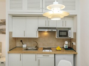 Private kitchen - Apartment Homey by Interhome (Lloret de Mar)