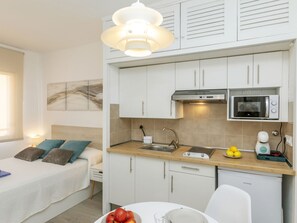 Private kitchen - Apartment Homey by Interhome (Lloret de Mar)