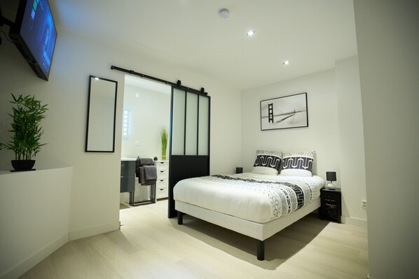 1 chambre, fer et planche à repasser, Wi-Fi, literie fournie