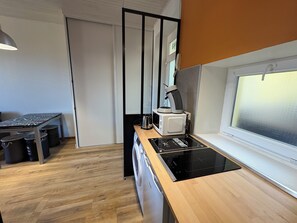 Fridge, microwave, stovetop, coffee/tea maker