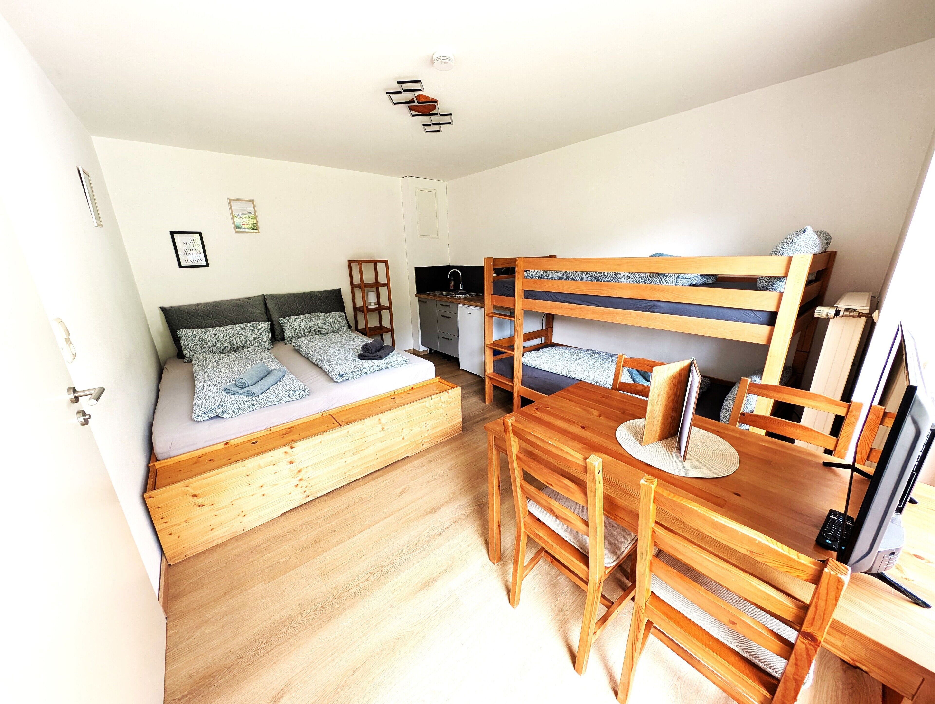 1 bedroom, bed sheets