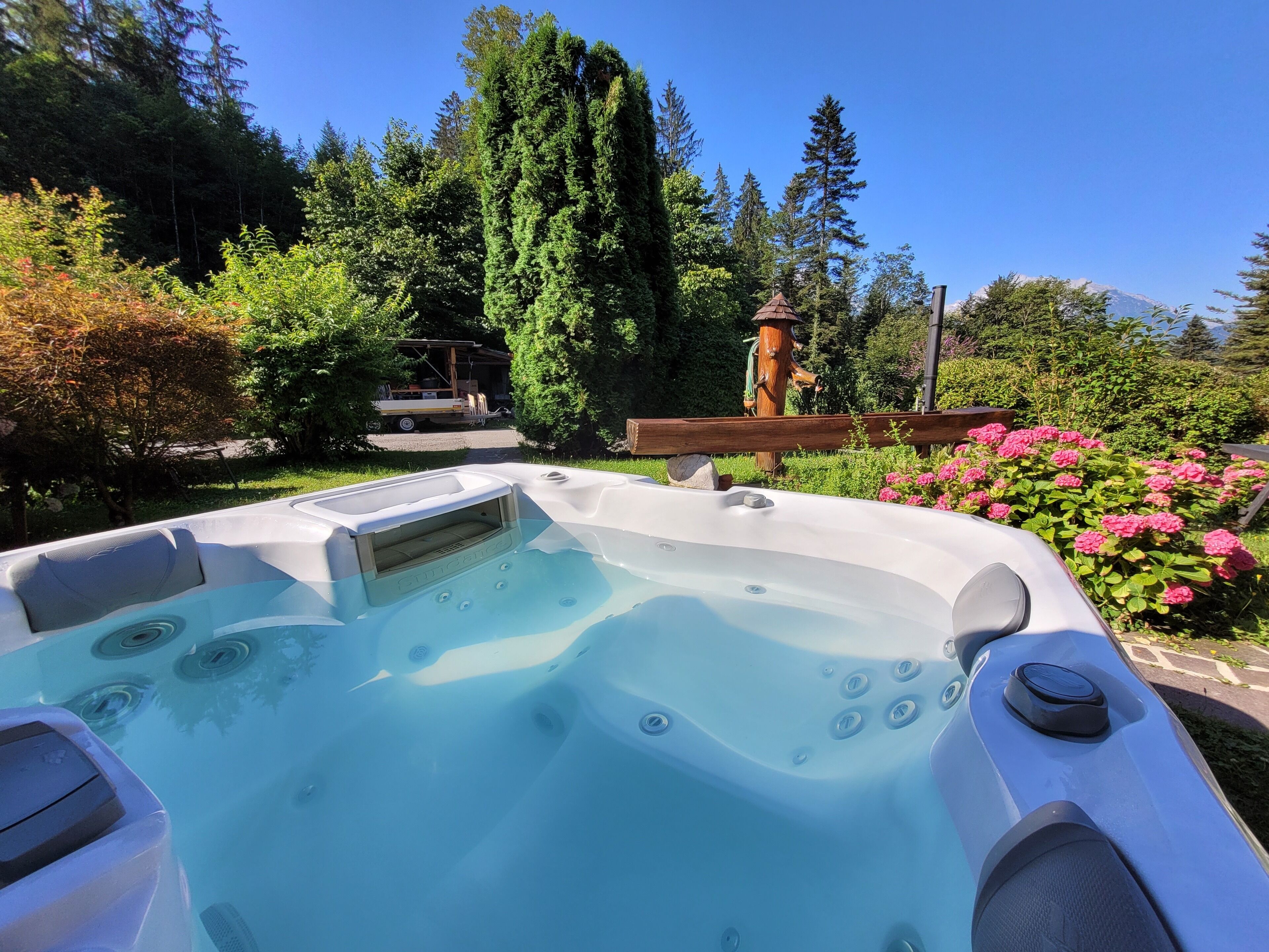Outdoor spa tub
