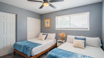 4 bedrooms, iron/ironing board, WiFi, bed sheets