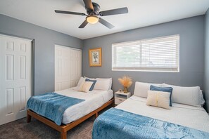 4 bedrooms, iron/ironing board, WiFi, bed sheets