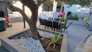 Apartment | Outdoor dining - Spacious Apartment in Kastel Novi (Kastela)