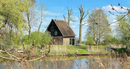 Unique cottage by water near the Biesbosch