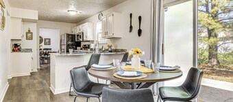 9 Mi to Dtwn Indianapolis: Family-Friendly Home!