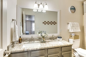Hair dryer, towels - 9 Mi to Dtwn Indianapolis: Family-Friendly Home! (Indianapolis)