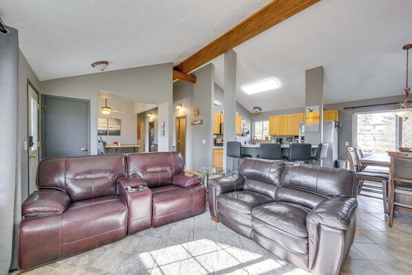 TV - Yard Space w/ Fire Pit: Kenai Getaway! (Kenai)