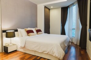 Blackout curtains, free WiFi, bed sheets - Beverly 33 Suites by PROMPT HOLIDAY HOME (Bangkok)