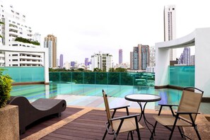 Outdoor pool - Beverly 33 Suites by PROMPT HOLIDAY HOME (Bangkok)