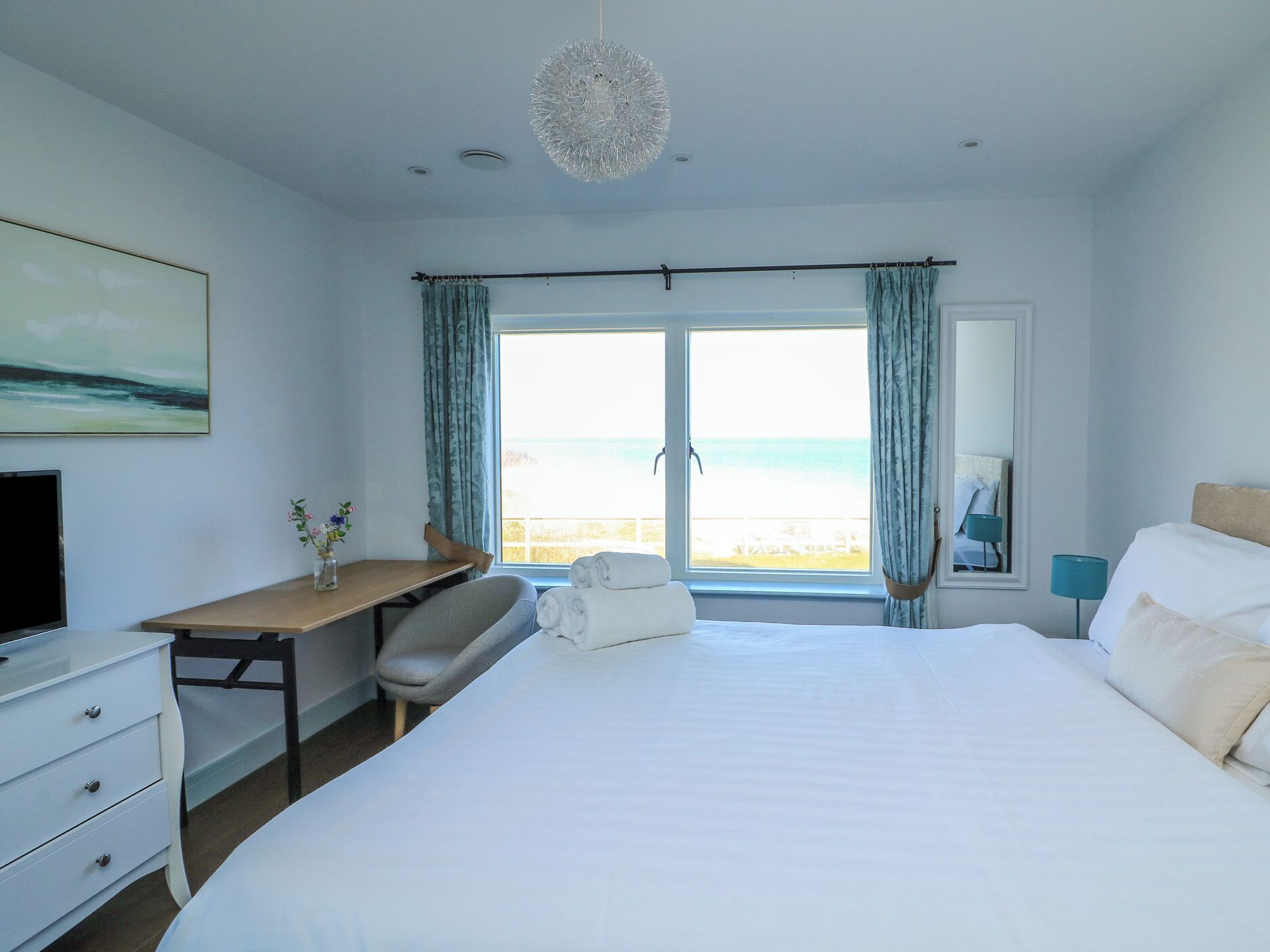 3 bedrooms, individually decorated, individually furnished, free WiFi