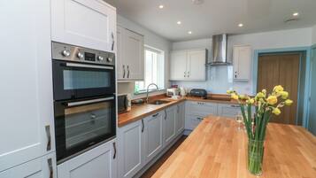 Dishwasher, cookware/dishes/utensils