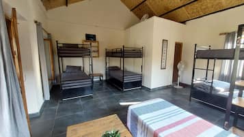 Comfort Shared Dormitory | Desk, soundproofing, free WiFi