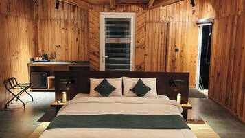 Comfort Studio Suite, Balcony, Hill View | Blackout curtains, soundproofing, free WiFi, bed sheets