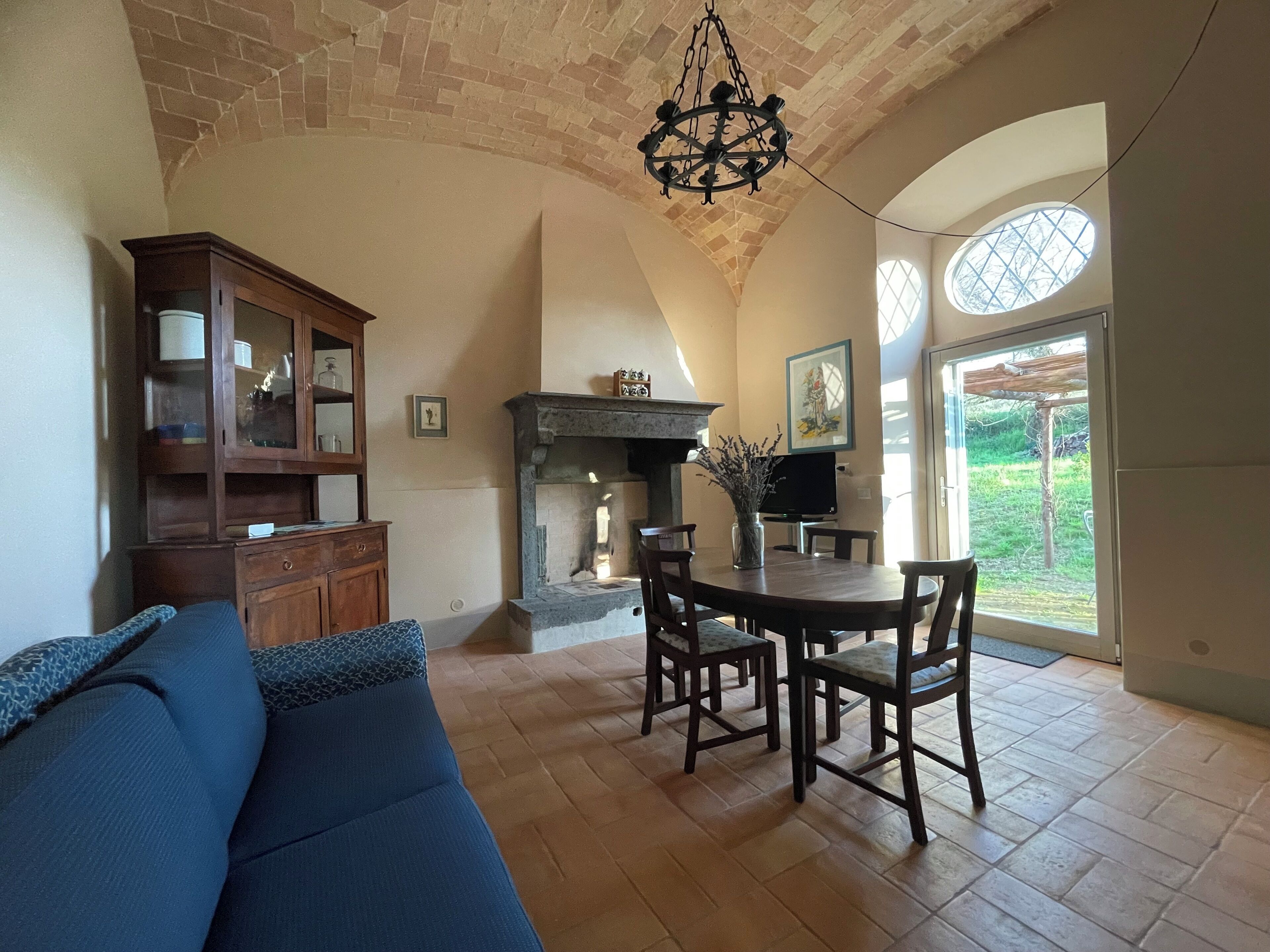 Merula. Organic Winery Farm Between Orvieto And Lake Bolsena - Orvieto