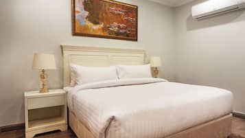 Premium Suite | Premium bedding, individually furnished, iron/ironing board, free WiFi