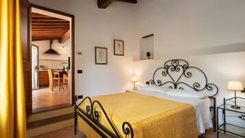 BĂŒgeleisen/BĂŒgelbrett, Reisekinderbett, kostenloses WLAN