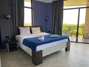 Deluxe-Doppelzimmer, Meerblick | Zimmersafe, Schreibtisch, Bügeleisen/Bügelbrett, Zustellbetten