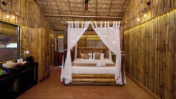 In-room safe, desk, laptop workspace, blackout curtains