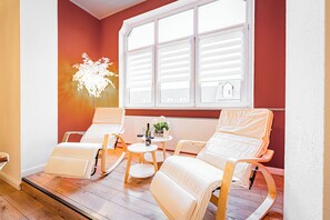 Spa - Stylish 148sqm apartment for 9 people with 4 bedrooms, 2 parking spaces (Magdeburg)