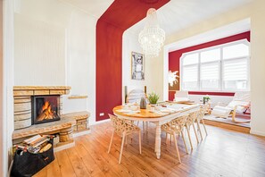 Interior - Stylish 148sqm apartment for 9 people with 4 bedrooms, 2 parking spaces (Magdeburg)