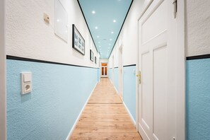 Interior - Stylish 148sqm apartment for 9 people with 4 bedrooms, 2 parking spaces (Magdeburg)