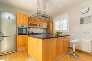 Refrigerador, microondas, horno y lavavajillas 