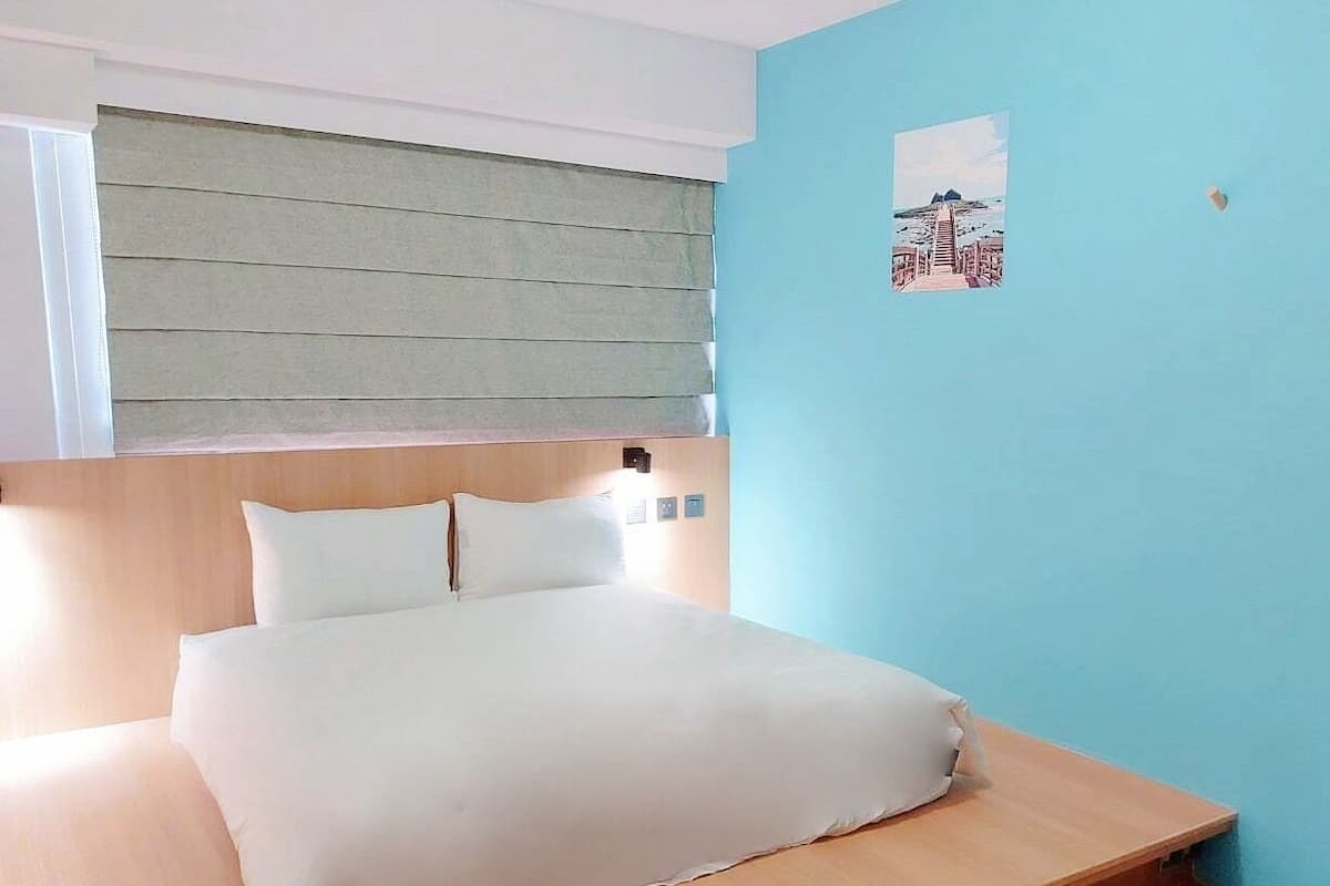 Economy Double Room | Bed sheets