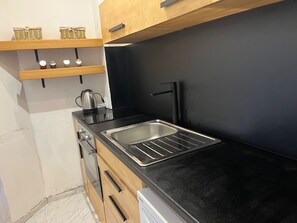Cookware/dishes/utensils