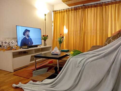 HOLIDAY HOME BANGKOK offers you a100%self-catering home hospitality.